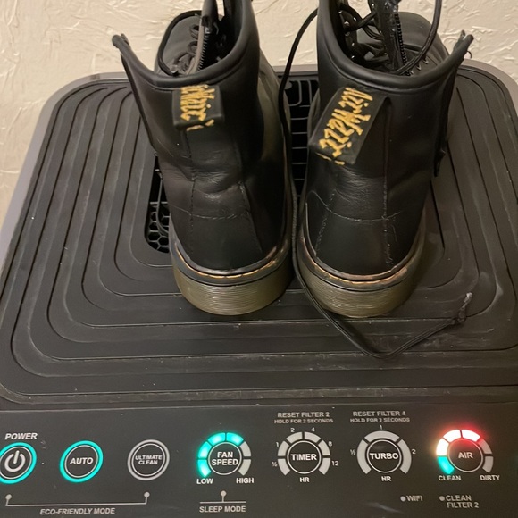 Doc Martin Boots - Picture 3 of 5